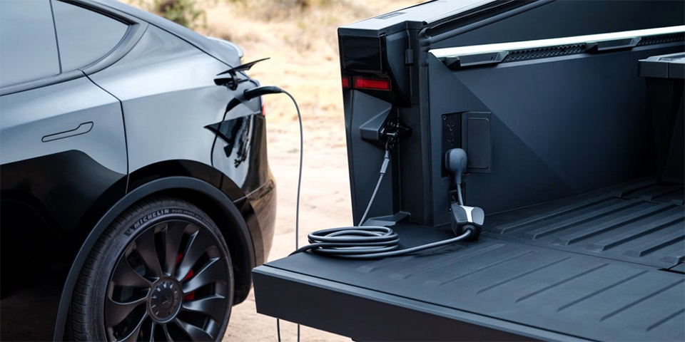 Cybertruck gebruiken om je auto te laden Cybertruck gebruiken om je auto te laden