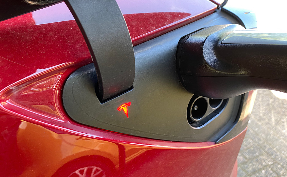 Rood lampje bij insteken stekker